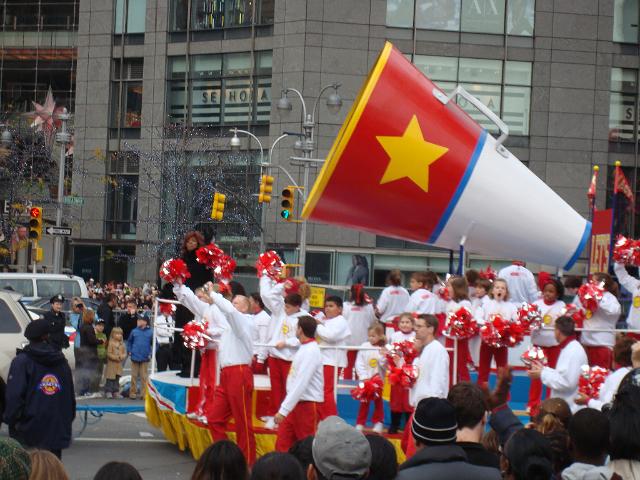 2009 Thanksgiving Parade-90